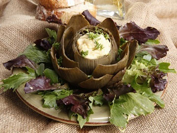 Artichokes with Creamy Garlic Dip