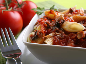 Rigatoni with Creamy Tomato Sauce, Shallots and Mushrooms